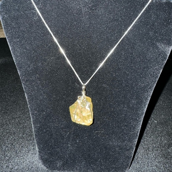 Silver Plated & stone pendants. Bundle of 6 - Picture 8 of 9